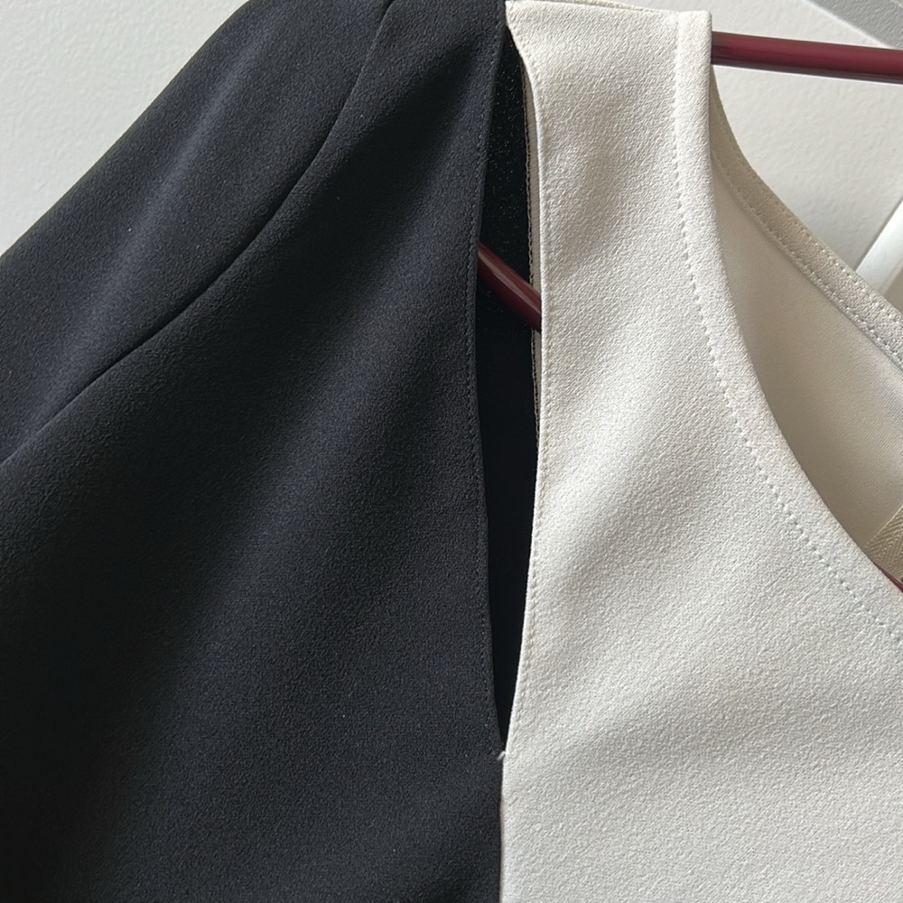 Calvin Klein Cut out Colorblock Top - Picture 9 of 10